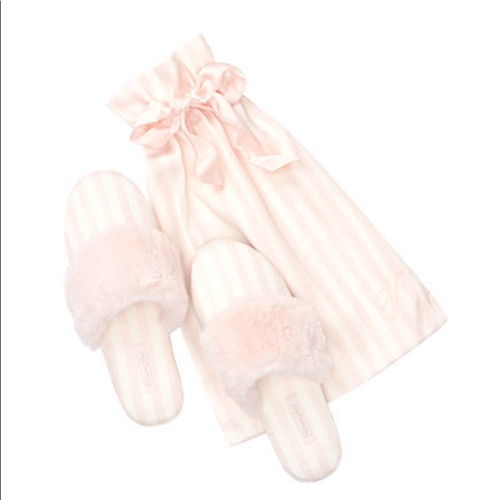 🎉1 Left🎉Victoria’s Secret~Satin Slippers & Bag!